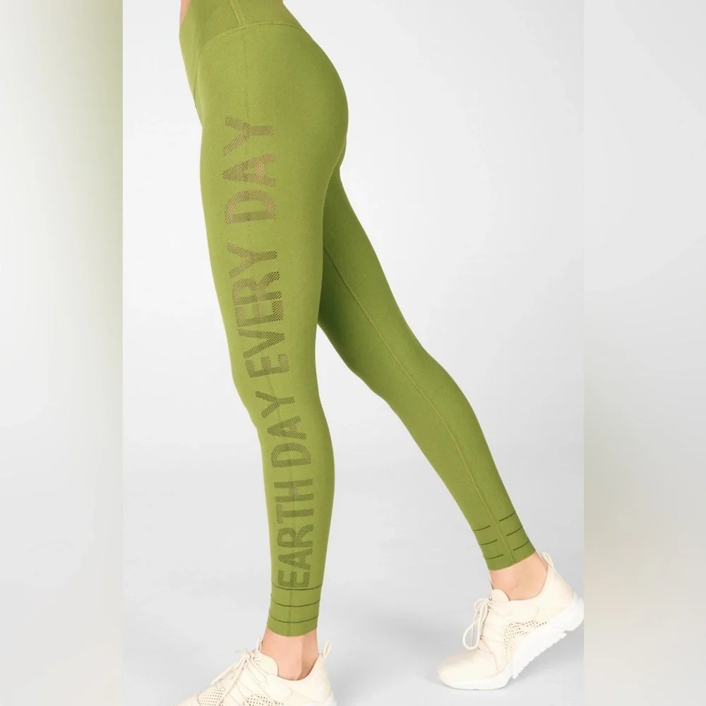 Fabletics Earth Day Outfit 🌏🌱 - Picture 3 of 11